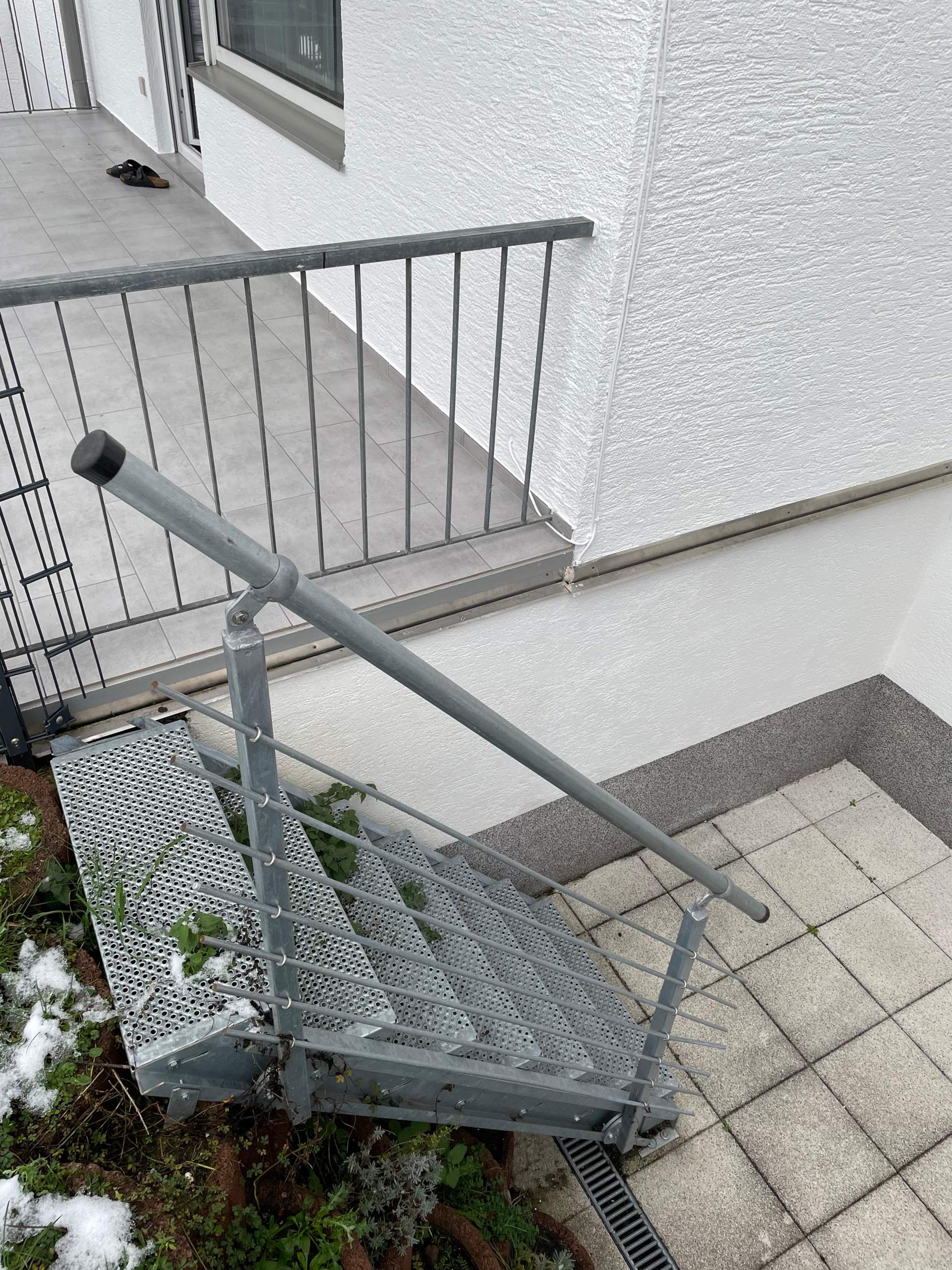 Genehmigungspflicht und Mindestabstand einer Außentreppe